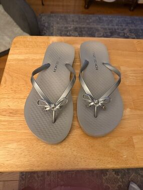 Vionic Beach Gray Flip Flop Sandals
